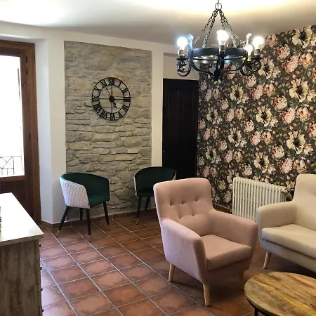 Hotel Leyendas Del Pirineo 3*