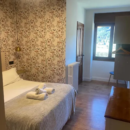Leyendas Del Pirineo Hotel