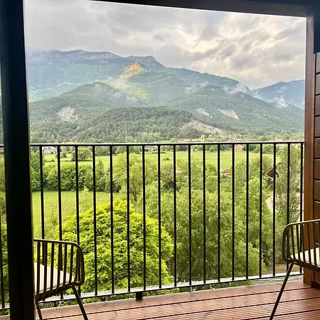 Hotel Leyendas Del Pirineo 3*