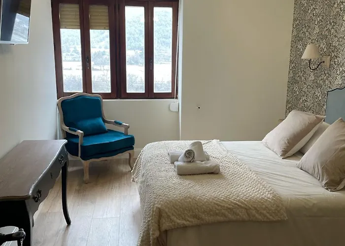 Hotell Leyendas Del Pirineo
