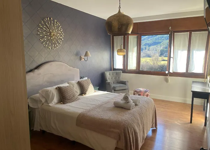 Hotell Leyendas Del Pirineo