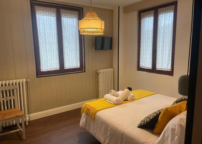 Hotell Leyendas Del Pirineo