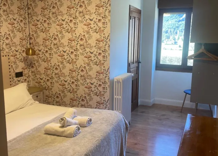 Leyendas Del Pirineo Hotell